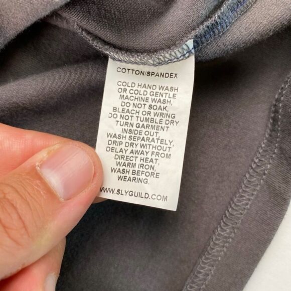 Sly Guild New Zealand Elongated Scoop Tee - Picture 4 of 4